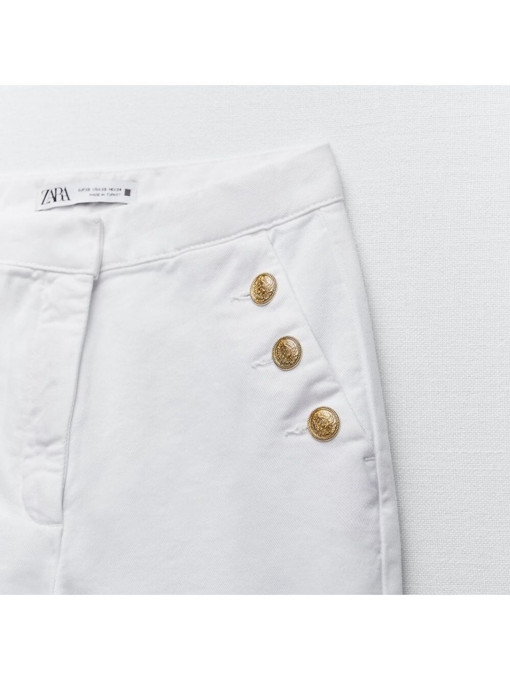 NWT Zara Gold Button Straight Leg White Jeans - Picture 11 of 11